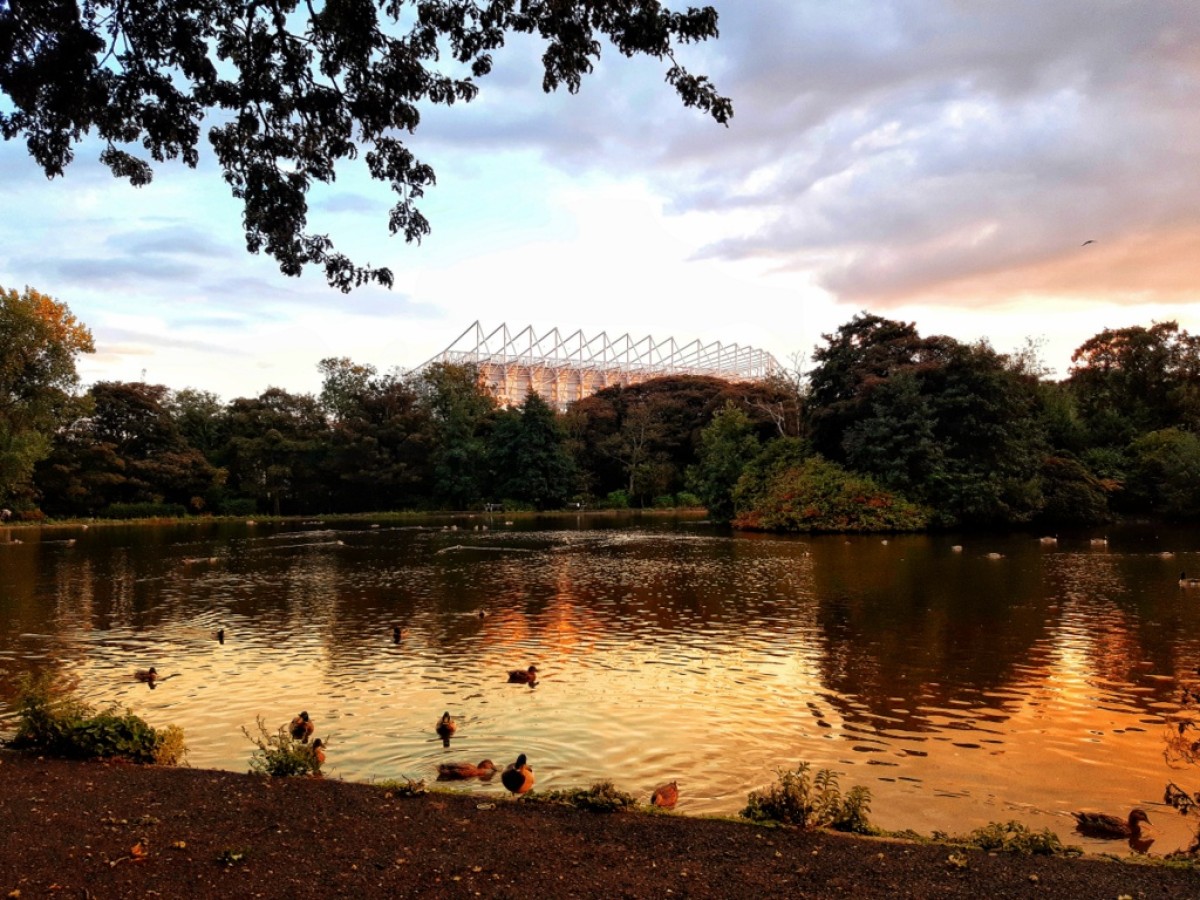  Leazes Park Lake, Newcastle upon Tyne / © Copyright Andrew Curtis and licensed for reuse under CC BY-SA 2.0